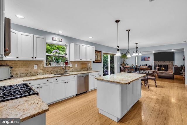 2 TANAGER LN, Robbinsville, NJ 08691