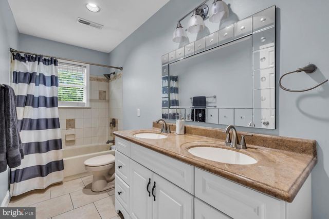 2 TANAGER LN, Robbinsville, NJ 08691