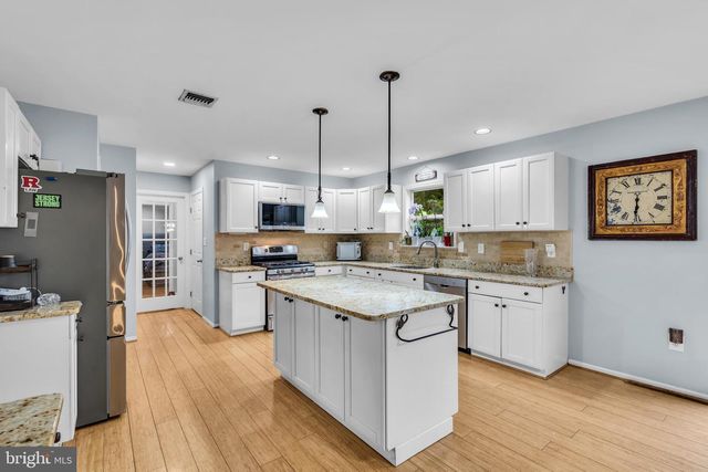 2 TANAGER LN, Robbinsville, NJ 08691