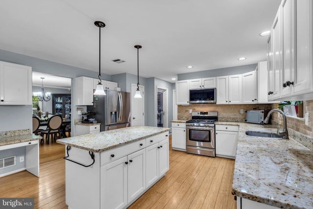 2 TANAGER LN, Robbinsville, NJ 08691