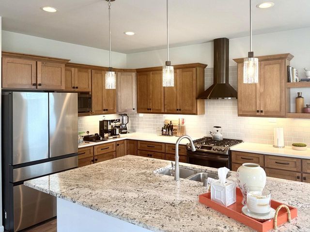 8829 S Shady Leaf LANE, Franklin, WI 53132
