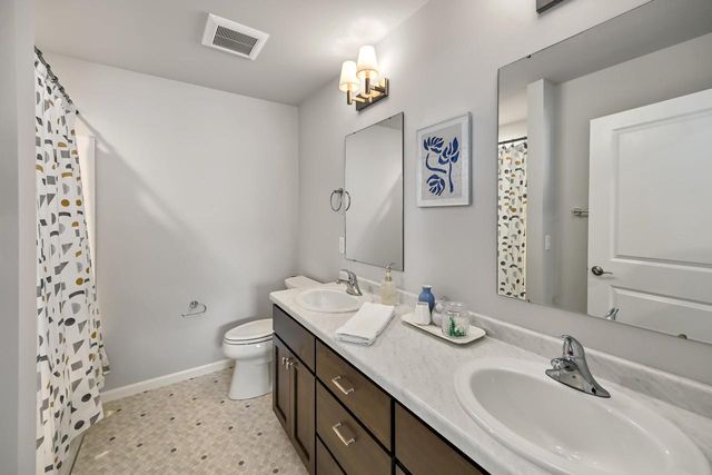 8829 S Shady Leaf LANE, Franklin, WI 53132