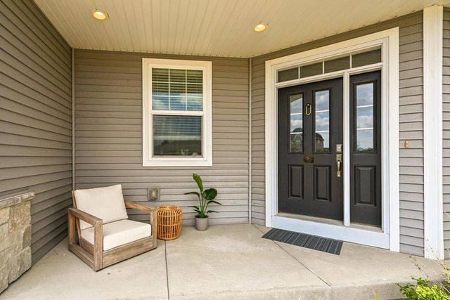 8829 S Shady Leaf LANE, Franklin, WI 53132
