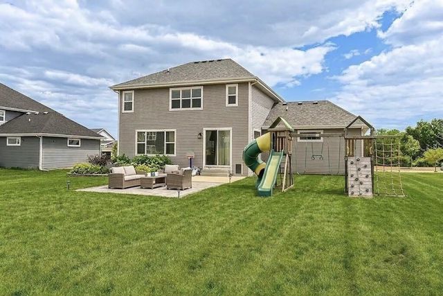 8829 S Shady Leaf LANE, Franklin, WI 53132