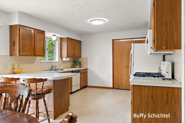 211 York View Place NW, Comstock Park, MI 49321