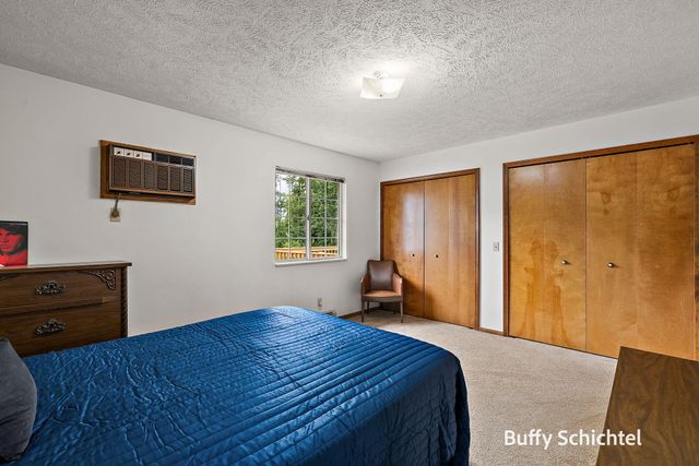 211 York View Place NW, Comstock Park, MI 49321