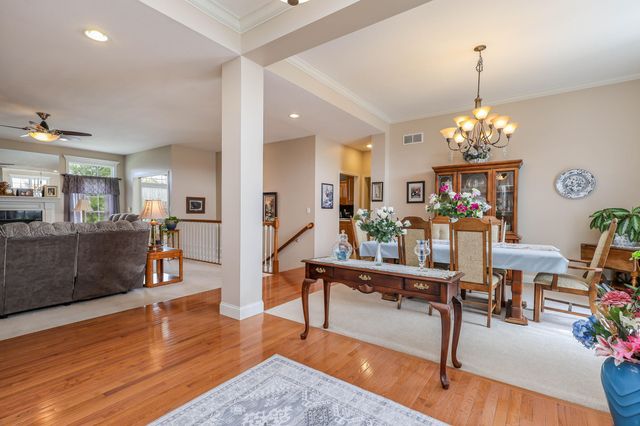 1232 RYAN DR, Centralia, MO 65240