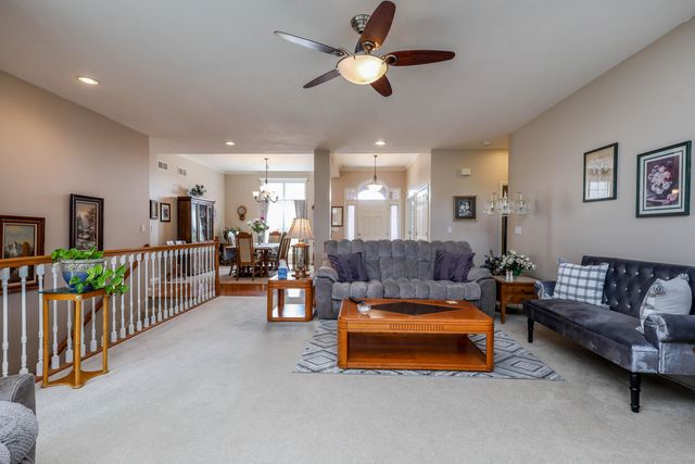 1232 RYAN DR, Centralia, MO 65240