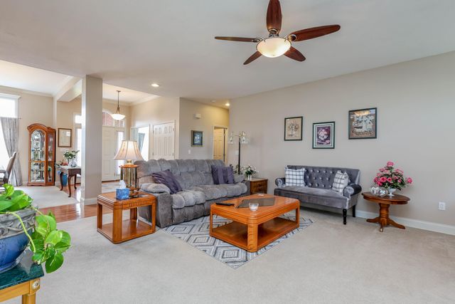 1232 RYAN DR, Centralia, MO 65240