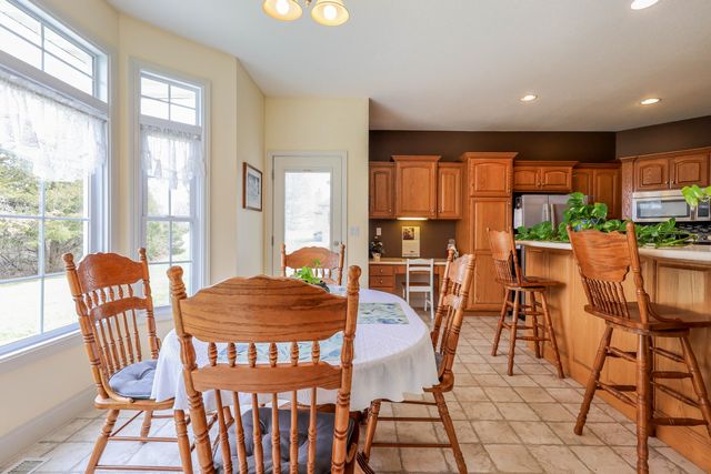 1232 RYAN DR, Centralia, MO 65240