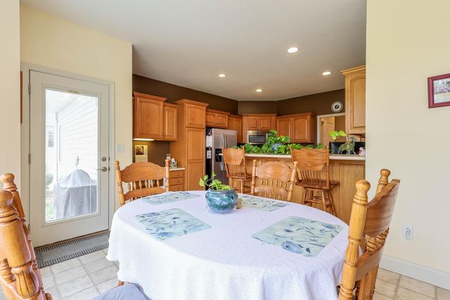 1232 RYAN DR, Centralia, MO 65240