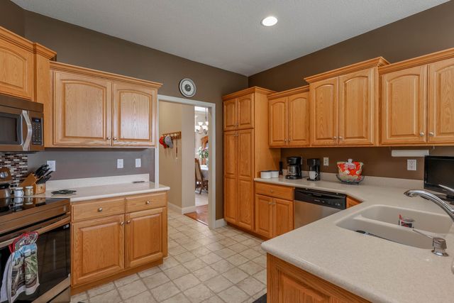 1232 RYAN DR, Centralia, MO 65240