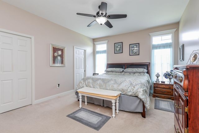 1232 RYAN DR, Centralia, MO 65240