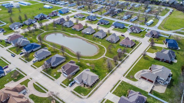 1232 RYAN DR, Centralia, MO 65240