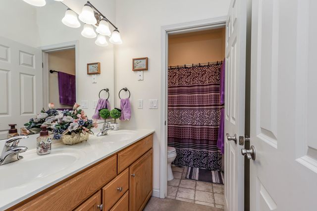 1232 RYAN DR, Centralia, MO 65240