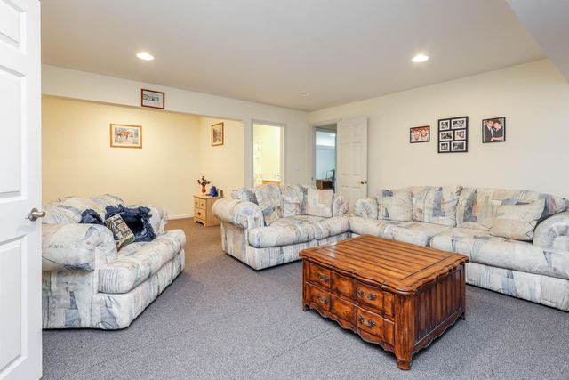 1232 RYAN DR, Centralia, MO 65240