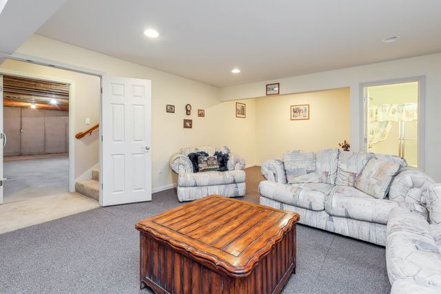 1232 RYAN DR, Centralia, MO 65240