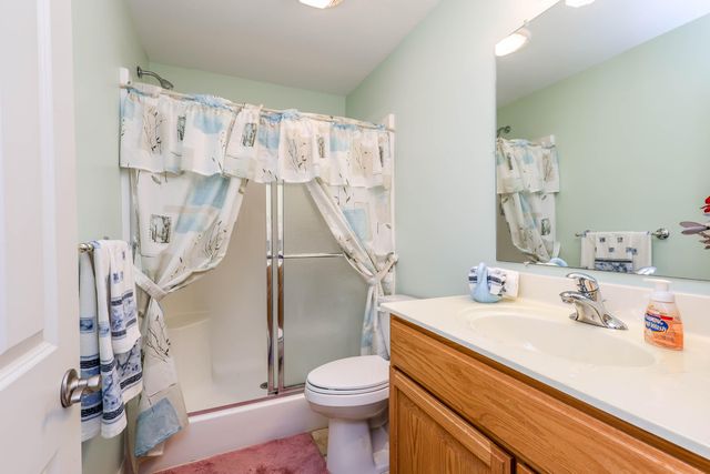 1232 RYAN DR, Centralia, MO 65240