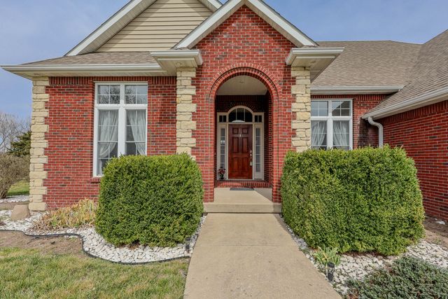 1232 RYAN DR, Centralia, MO 65240