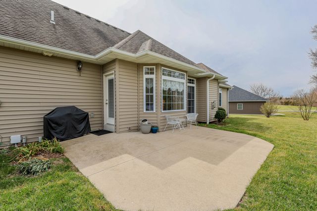 1232 RYAN DR, Centralia, MO 65240