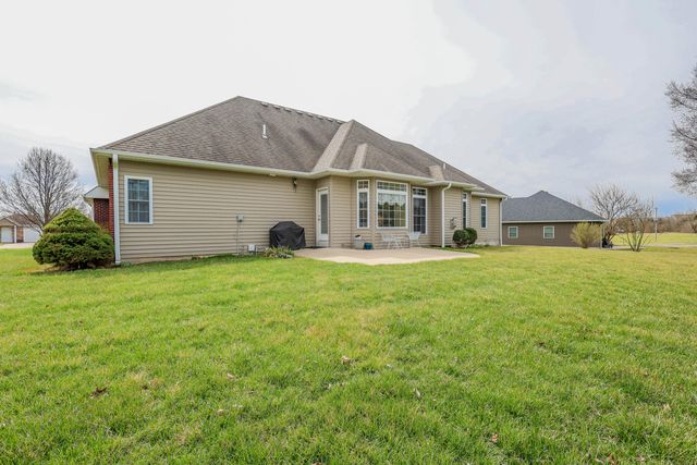 1232 RYAN DR, Centralia, MO 65240
