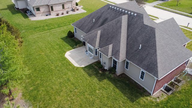 1232 RYAN DR, Centralia, MO 65240