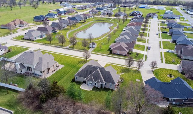 1232 RYAN DR, Centralia, MO 65240