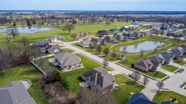 1232 RYAN DR, Centralia, MO 65240