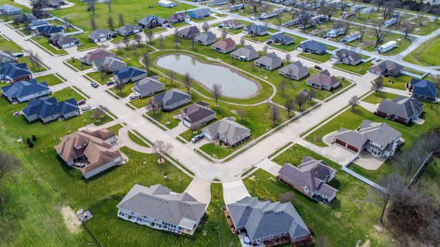 1232 RYAN DR, Centralia, MO 65240