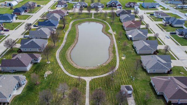 1232 RYAN DR, Centralia, MO 65240