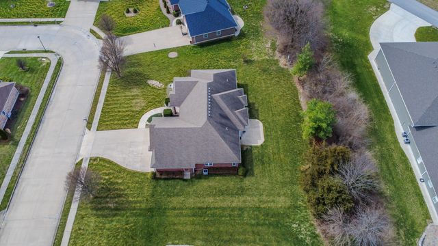 1232 RYAN DR, Centralia, MO 65240