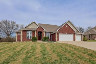 1232 RYAN DR, Centralia, MO 65240