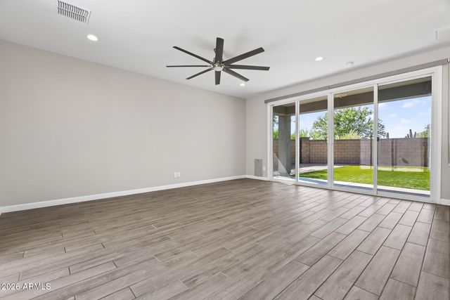 2004 E PARK VIEW Lane, Phoenix, AZ 85024
