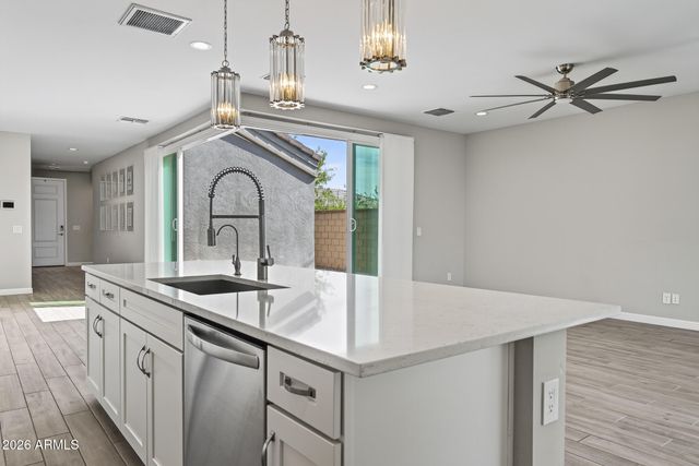 2004 E PARK VIEW Lane, Phoenix, AZ 85024