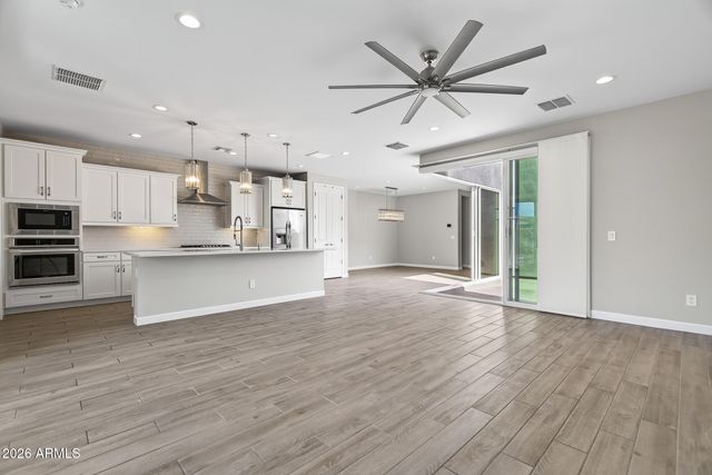 2004 E PARK VIEW Lane, Phoenix, AZ 85024