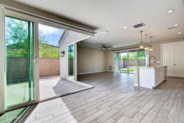 2004 E PARK VIEW Lane, Phoenix, AZ 85024