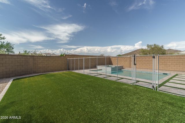 2004 E PARK VIEW Lane, Phoenix, AZ 85024