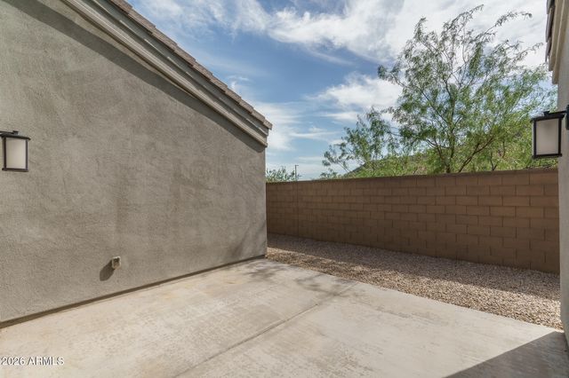 2004 E PARK VIEW Lane, Phoenix, AZ 85024