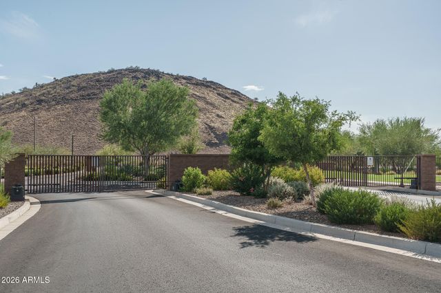 2004 E PARK VIEW Lane, Phoenix, AZ 85024