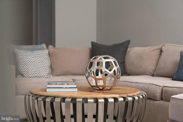 20 AZALEA WAY, Hamilton, NJ 08690