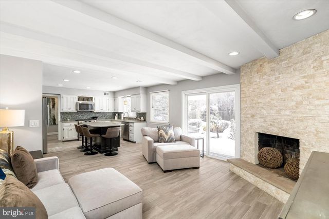 20 AZALEA WAY, Hamilton, NJ 08690