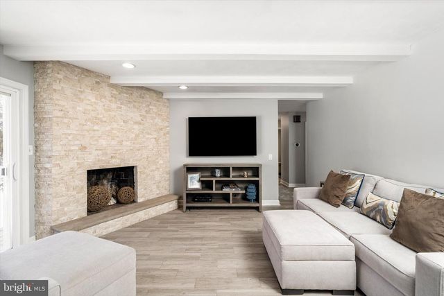 20 AZALEA WAY, Hamilton, NJ 08690