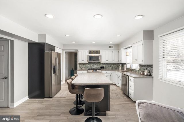 20 AZALEA WAY, Hamilton, NJ 08690