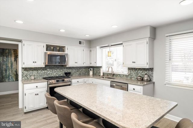 20 AZALEA WAY, Hamilton, NJ 08690