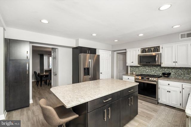 20 AZALEA WAY, Hamilton, NJ 08690