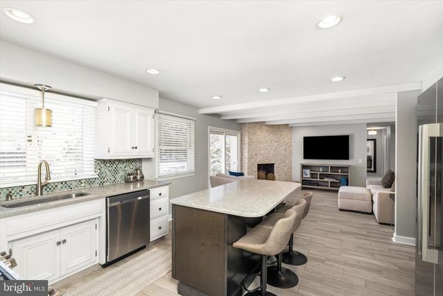 20 AZALEA WAY, Hamilton, NJ 08690