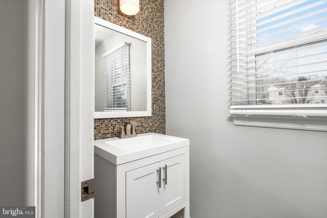 20 AZALEA WAY, Hamilton, NJ 08690