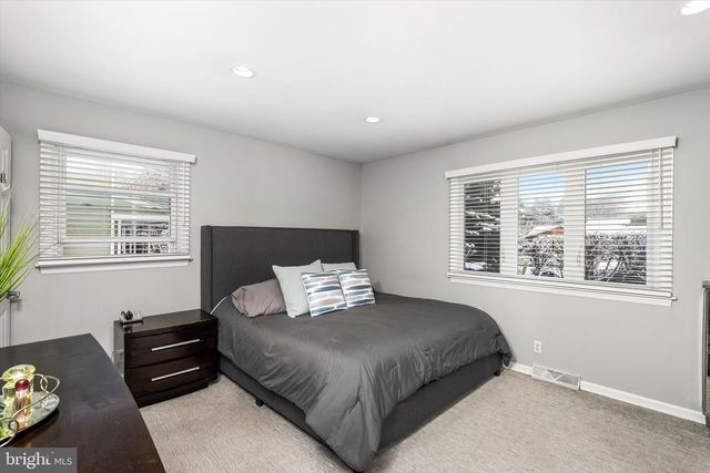 20 AZALEA WAY, Hamilton, NJ 08690