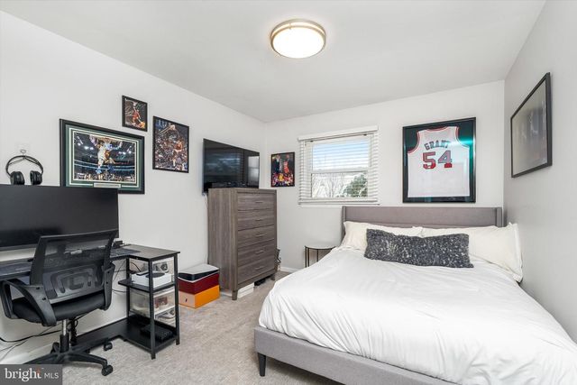 20 AZALEA WAY, Hamilton, NJ 08690