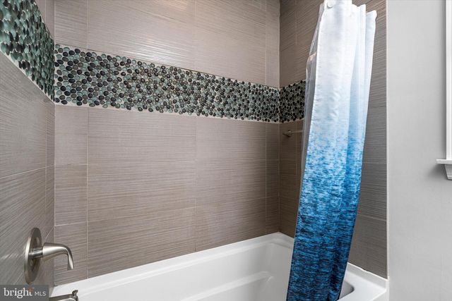 20 AZALEA WAY, Hamilton, NJ 08690